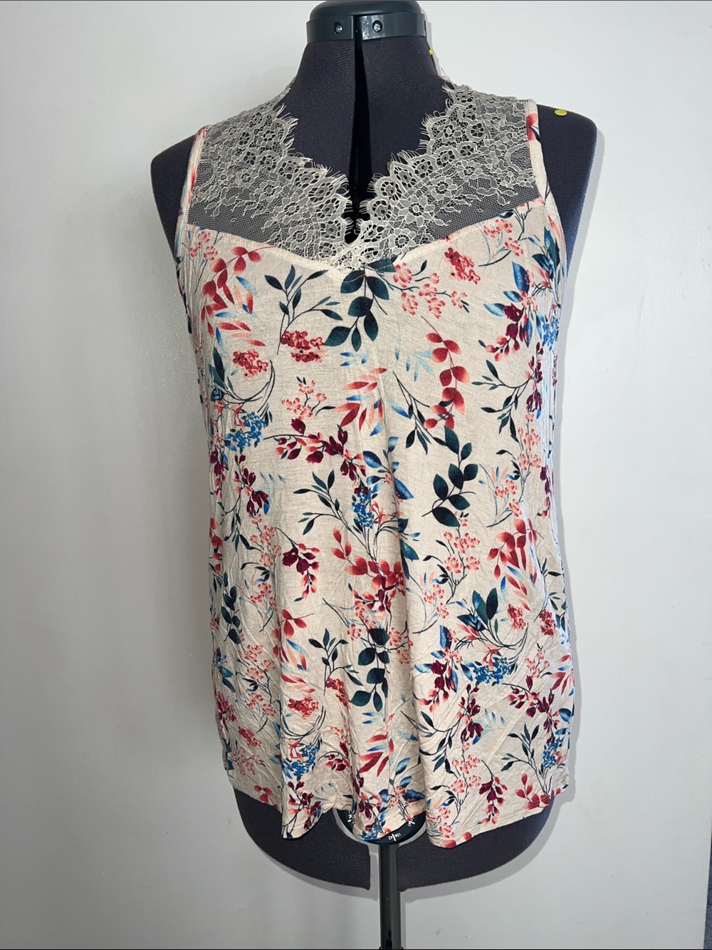 Daytrip Cream Floral Lace-Trim Camisole with Red & Blue Accents